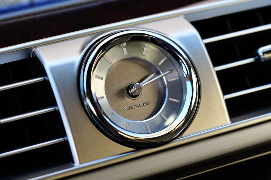  Lexus LS460 2013 года  (фото 25 из 111)